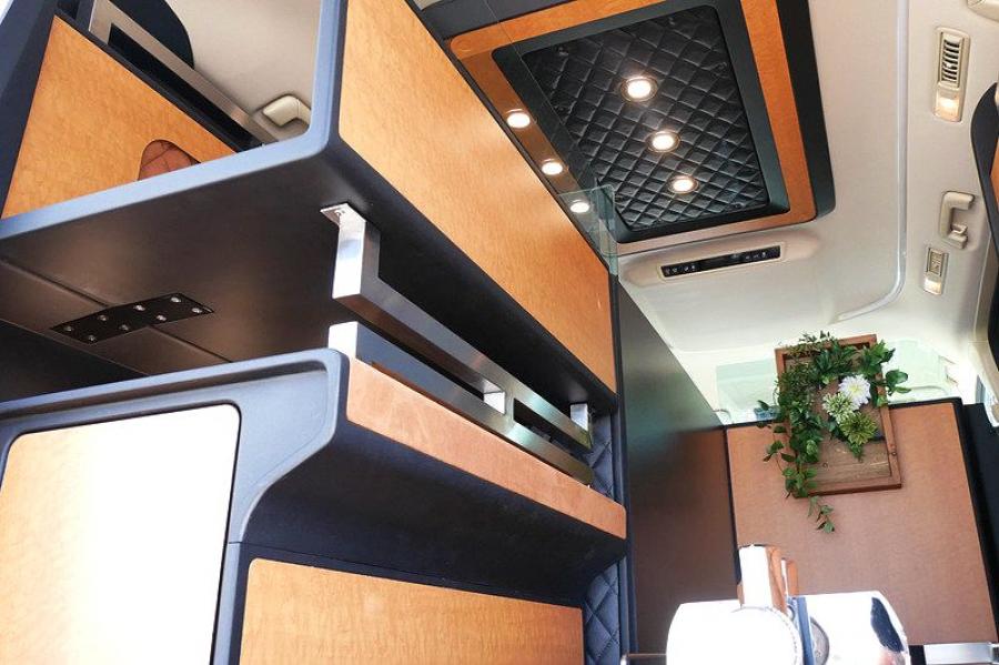 Интерьер Toyota Alphard Mitsuoka Premium Fusion 2019 года  (фото 7 из 11)